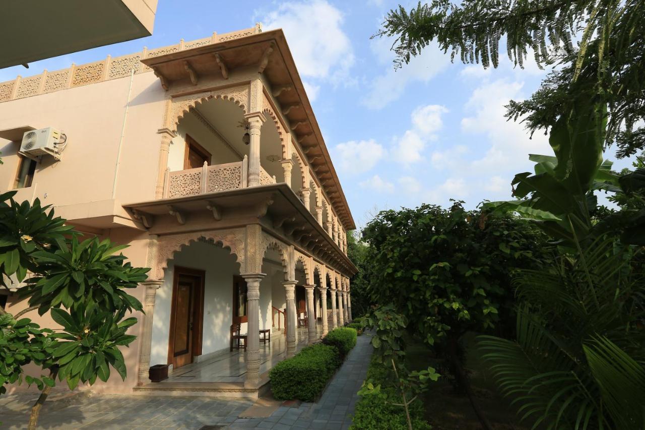 Hotel Sunbird Bharatpur Exteriör bild