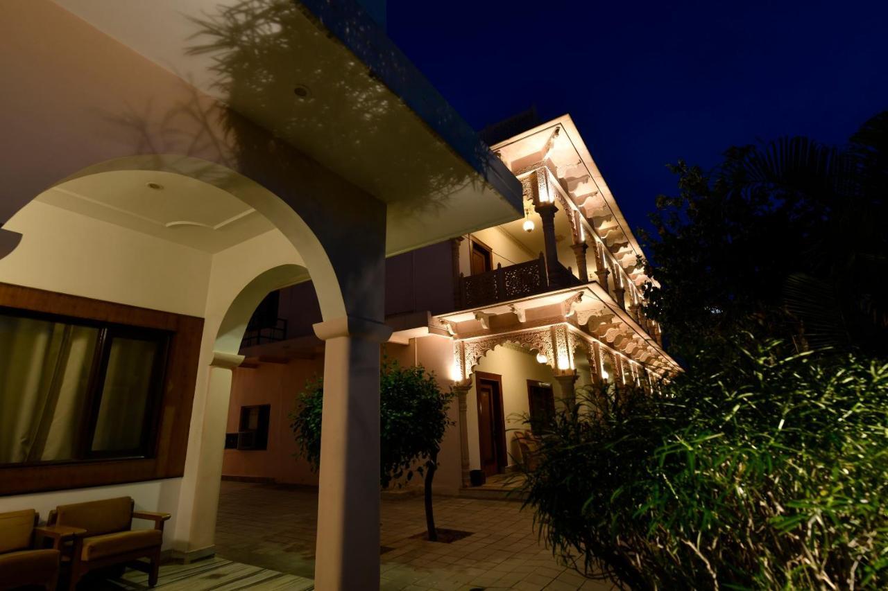 Hotel Sunbird Bharatpur Exteriör bild