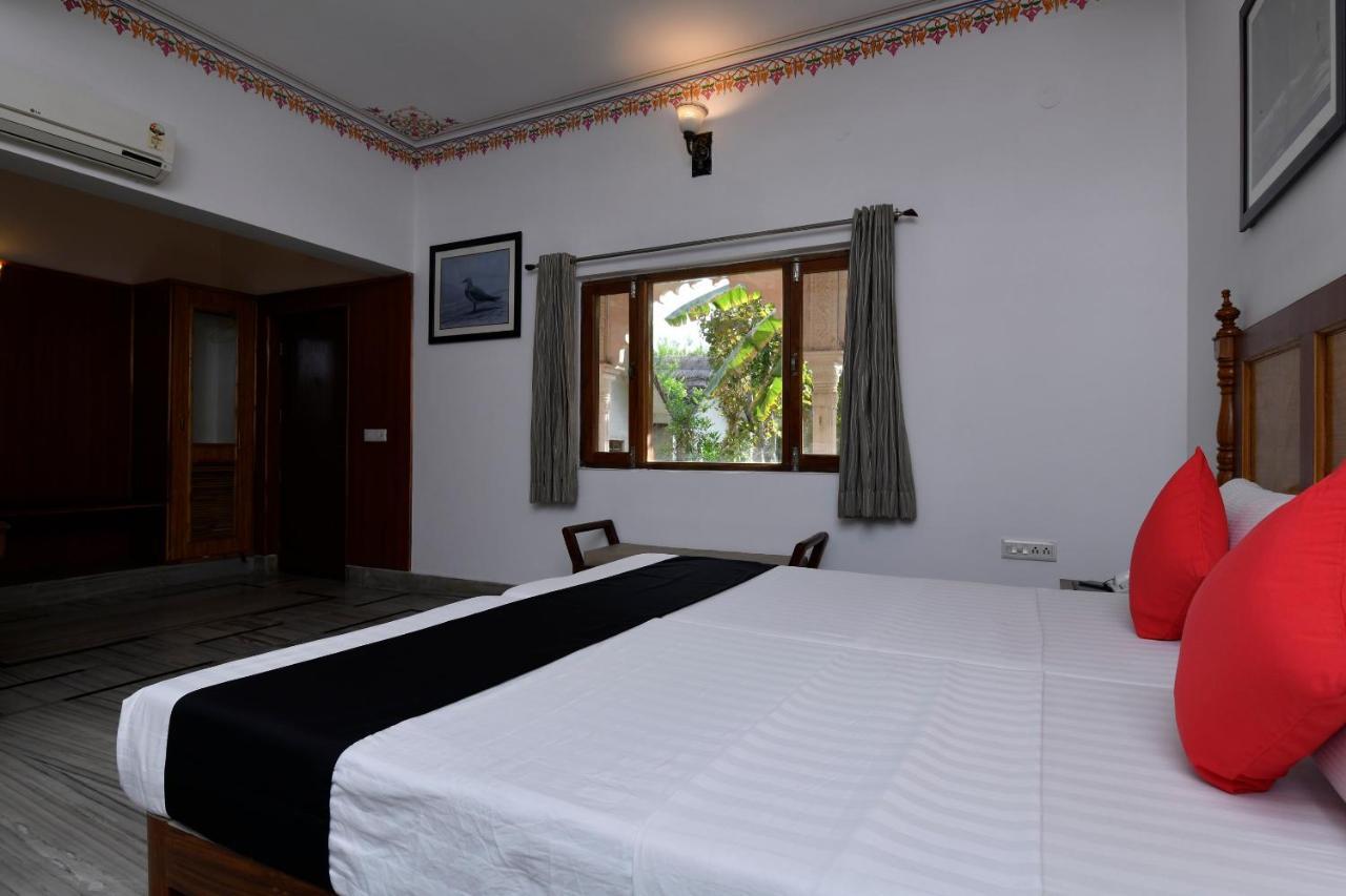 Hotel Sunbird Bharatpur Exteriör bild