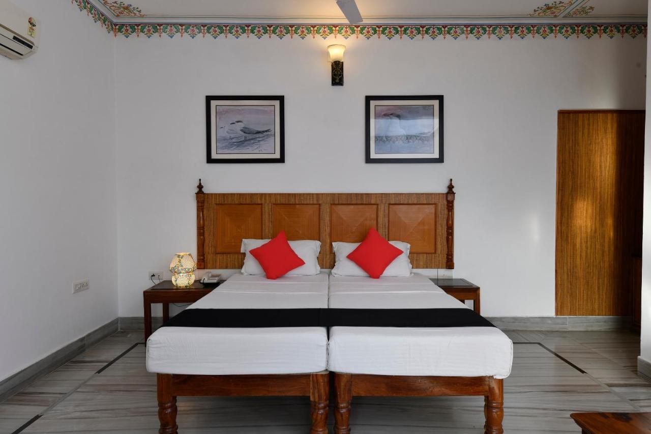 Hotel Sunbird Bharatpur Exteriör bild
