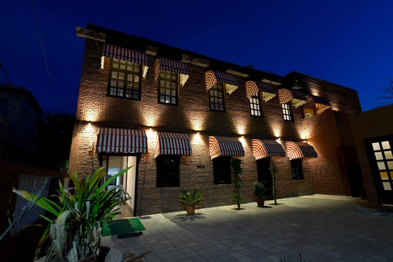 Hotel Sunbird Bharatpur Exteriör bild