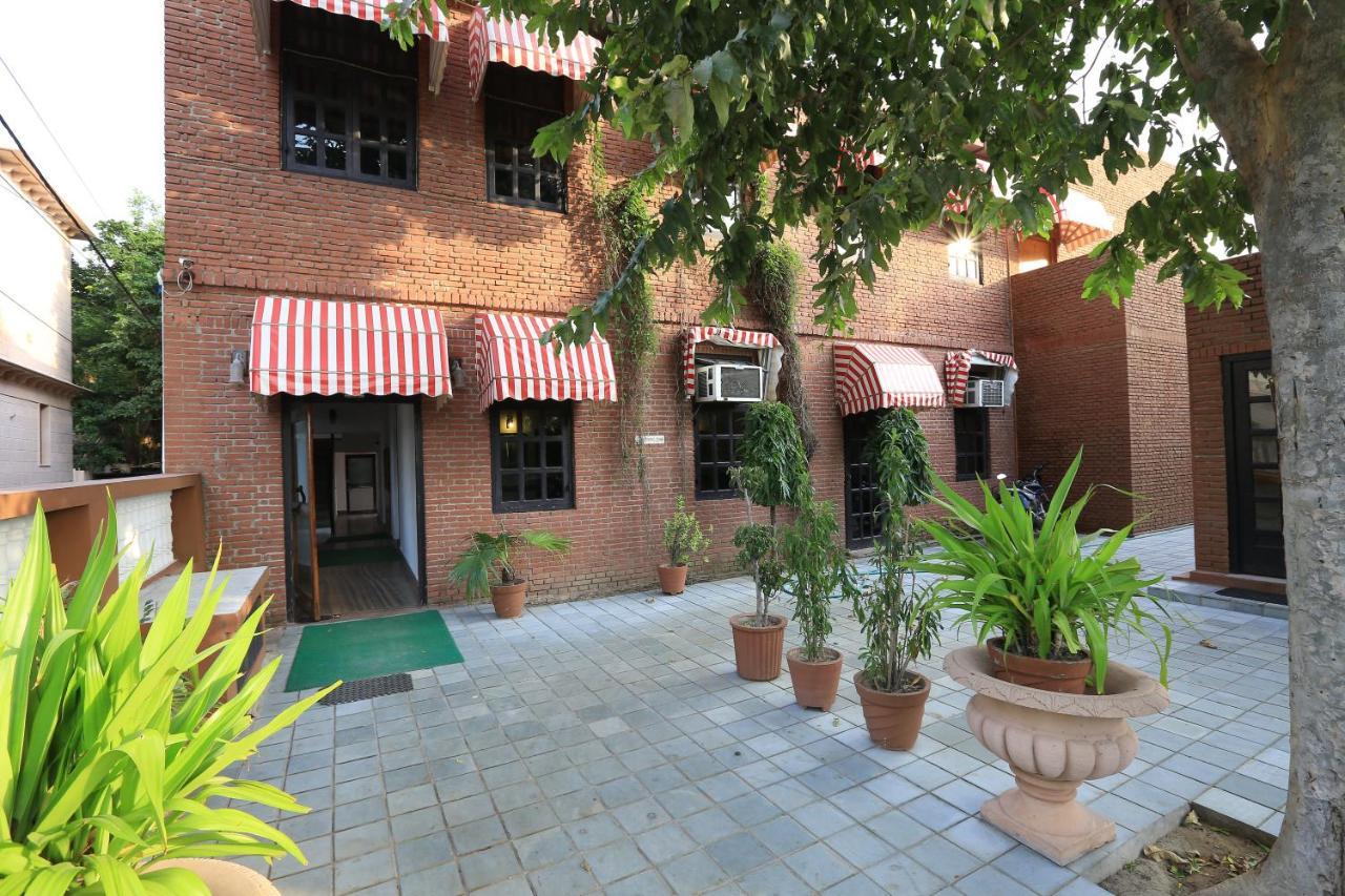 Hotel Sunbird Bharatpur Exteriör bild