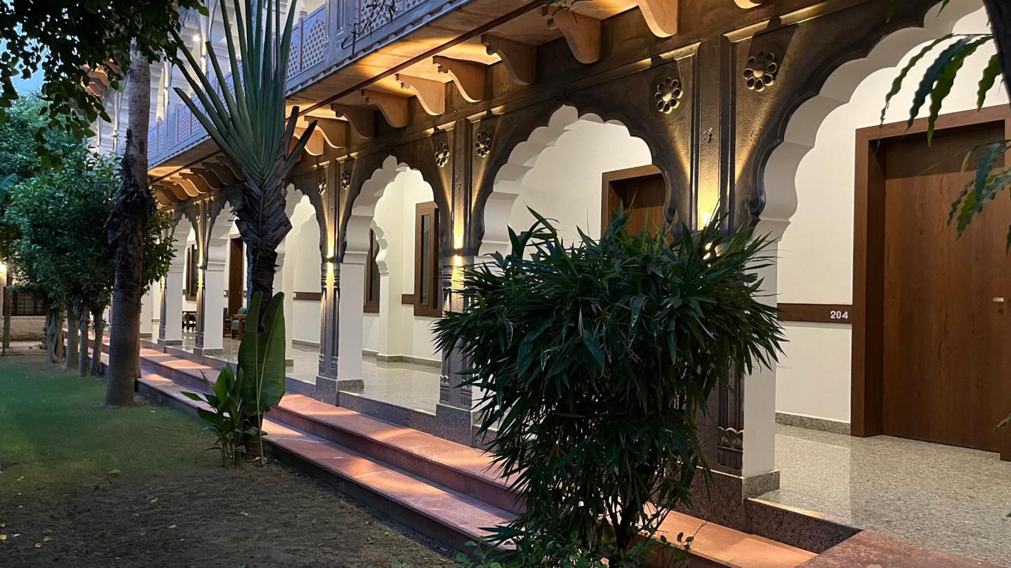 Hotel Sunbird Bharatpur Exteriör bild