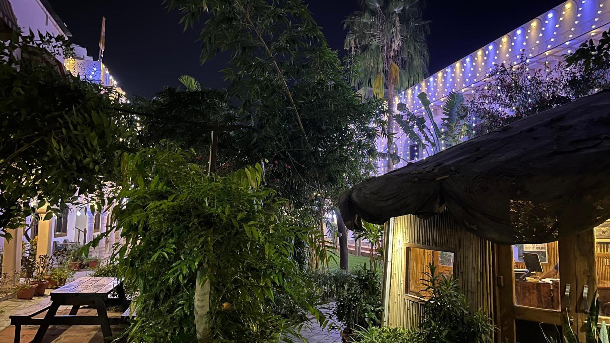 Hotel Sunbird Bharatpur Exteriör bild