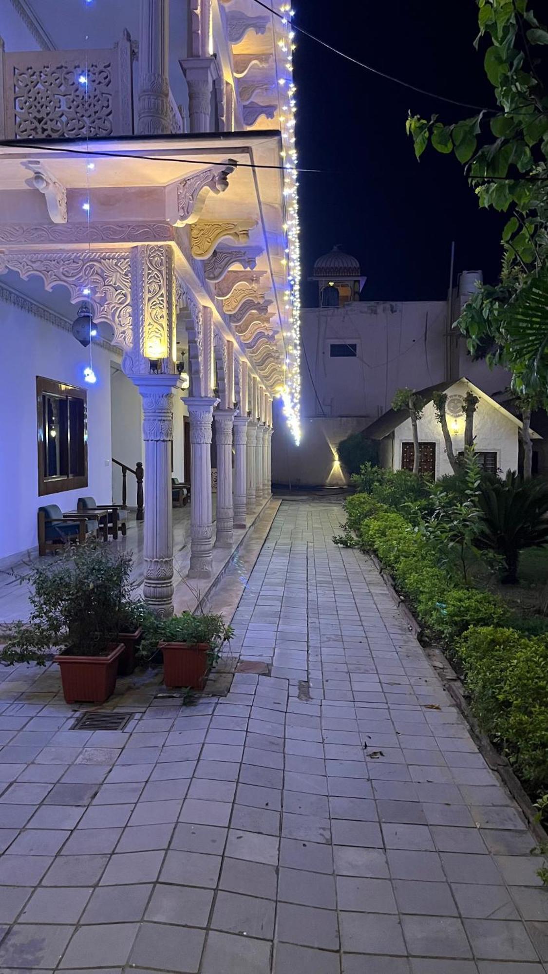 Hotel Sunbird Bharatpur Exteriör bild