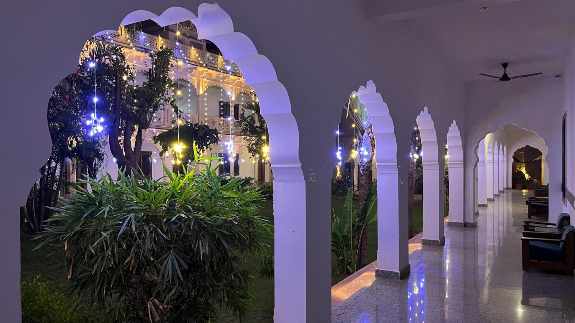 Hotel Sunbird Bharatpur Exteriör bild