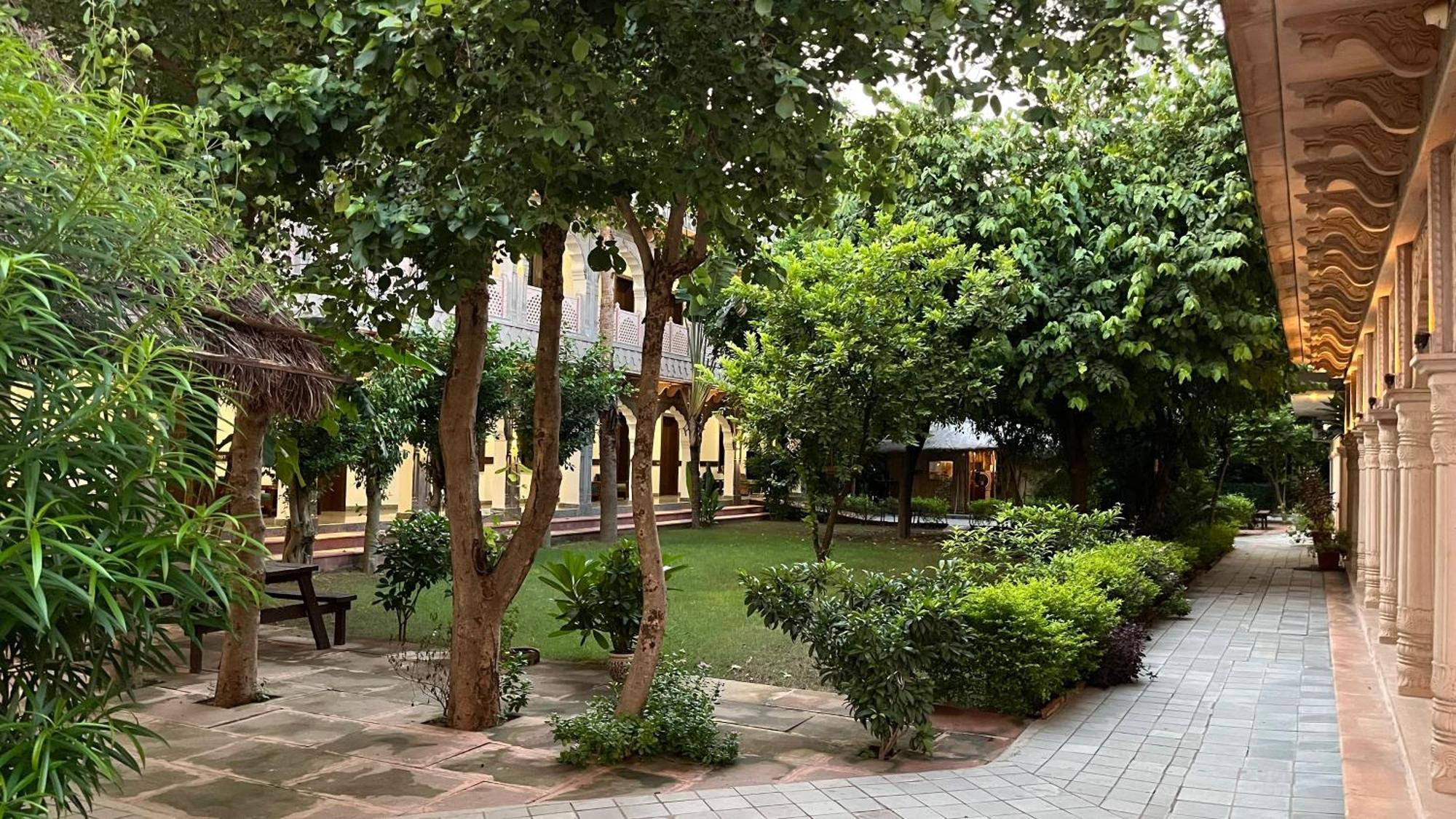 Hotel Sunbird Bharatpur Exteriör bild