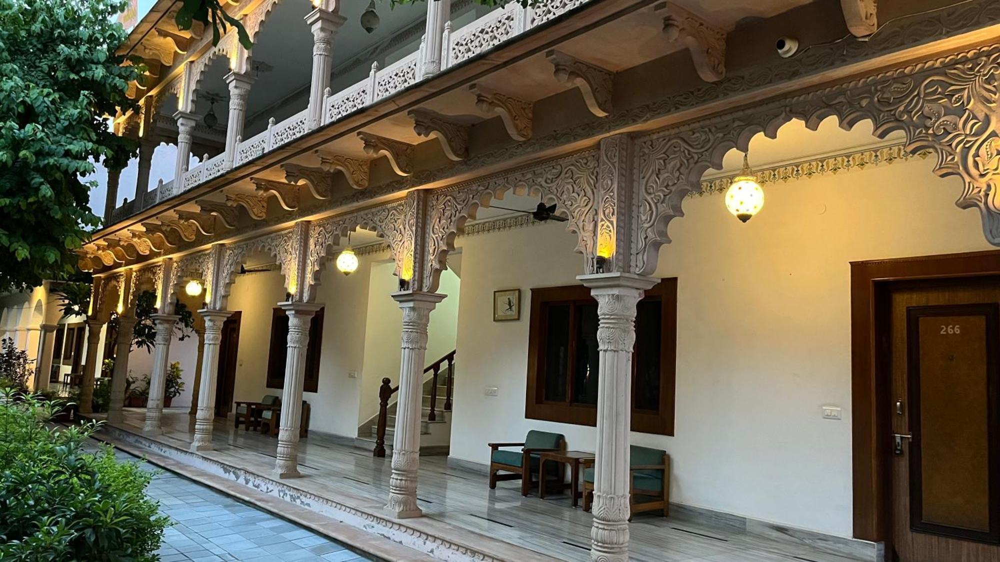 Hotel Sunbird Bharatpur Exteriör bild