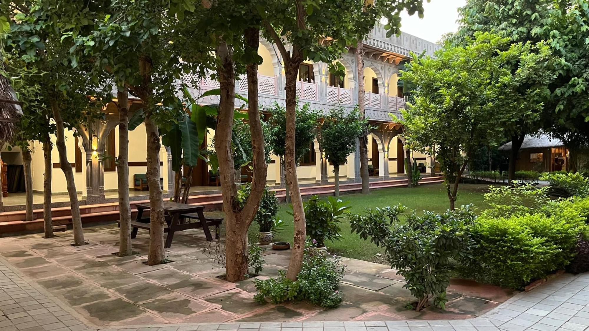 Hotel Sunbird Bharatpur Exteriör bild